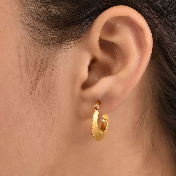 ILIANA Knife-Edge Creolen mit Sandstrahlgebl&auml;se, 750 Gelbgold image number 3