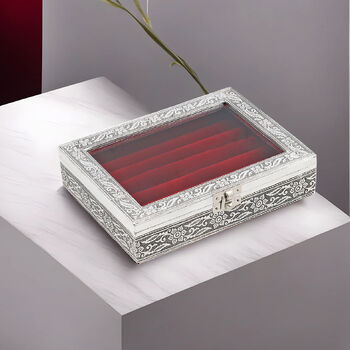 Handgefertigte Ringbox aus Aluminium mit Blumenmuster und Kratzschutzfutter in Rot