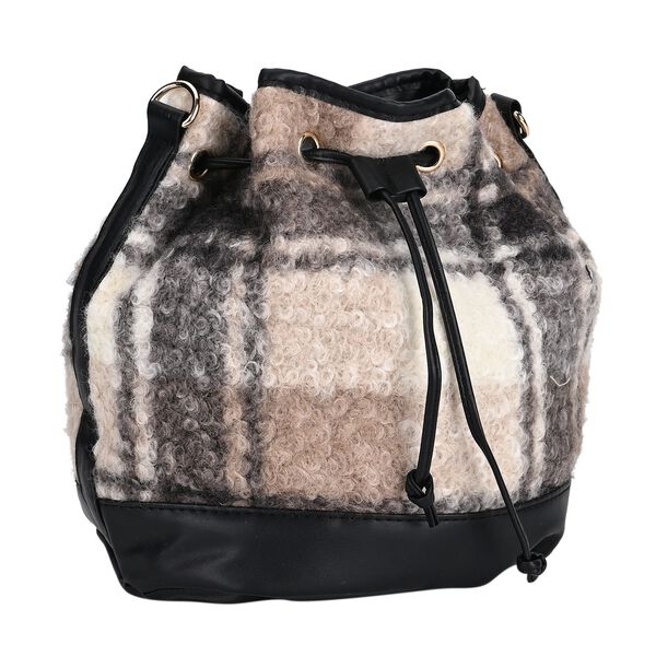 Beuteltasche aus Teddyfell, Karomuster, schwarz image number 7