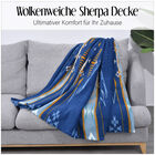 Wolkenweiche Sherpa-Decke mit Ikat-Muster, Blau  image number 6