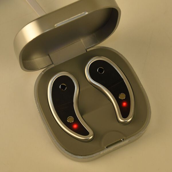 "Beautech red light eye massager Product material: ABS Product size: 76*76*24mm Packing weight: 209g Product weight: 86g Outer box size: 48.5 * 25 * 44.3mm. Battery capacity: 3.7V30mah. Charging time: 1-2H Duration: &tilde;1H Rated power: 1W LED wavelength: red image number 9