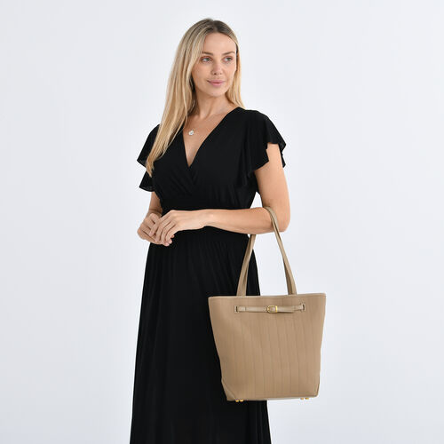 ";lifestyle-Color:Khaki   size/Profile: Genunie Leather Tote Bag  :wall(exterior);Genunie Leather Lining(interior):polyester   Pockets(exterior):zipped-1; (interior):zipped-1,slip-1.Measurement(inch):25*11*32cm;" image number 1