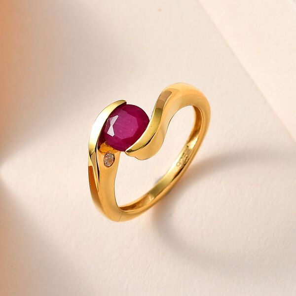 Afrikanischer Rubin (Fissure gef&uuml;llt), Wei&szlig;er Zirkon Ring, 925 Silber vergoldet (Gr&ouml;&szlig;e 16.00) ca. 1.31 ct image number 2