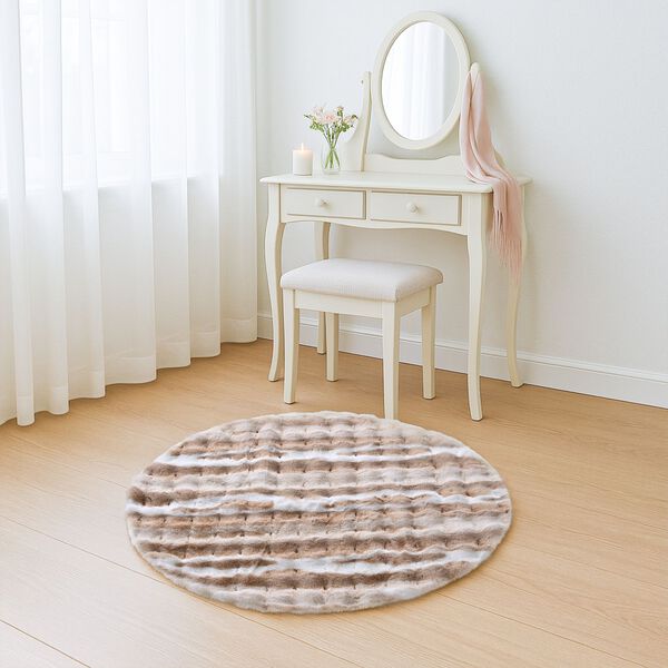 Bubble faux fur print rug with foam base                                                                  Shape: Circle                        
100% polyester image number 3