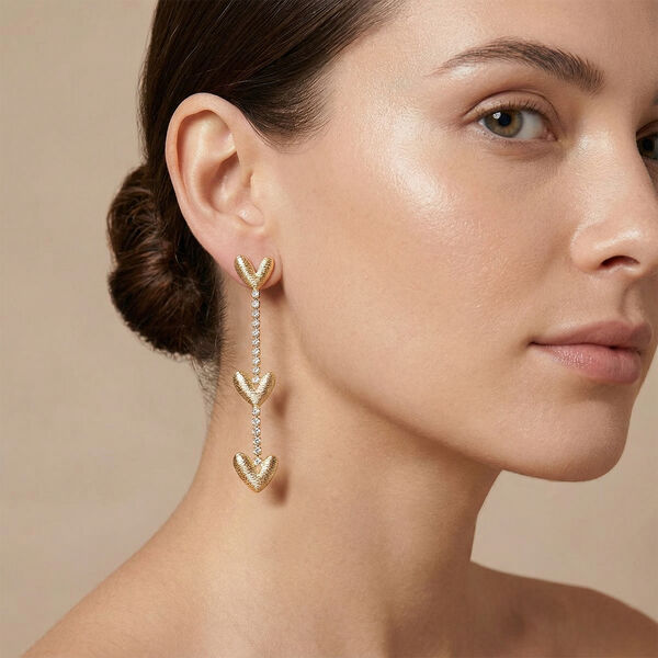 Herzf&ouml;rmige Kristall-Ohrh&auml;nger in Goldton image number 3