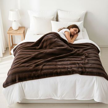 Serenity Night Premium Kuscheldecke in Pelzoptik, doppellagig und wendbar, 150x200cm, Braun