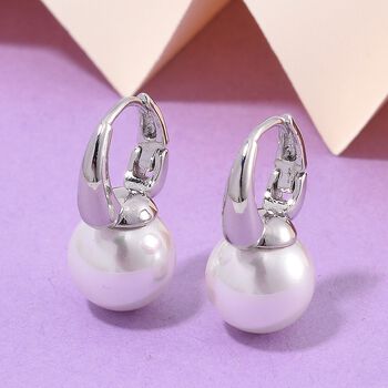 Wei&szlig;e Muschelkernperle Ohrringe