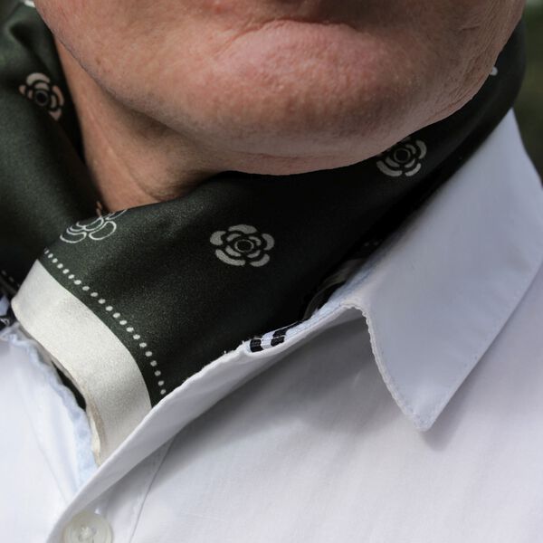 LA MAREY - Unisex Maulbeerseiden Schal, Blumenmuster, Grün image number 4