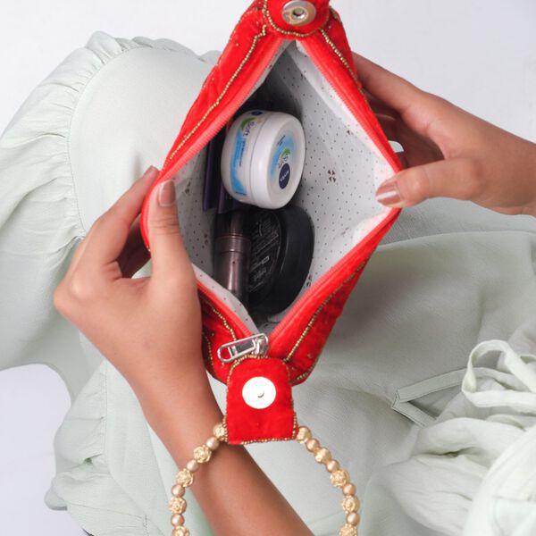 Handgefertigte Gl&uuml;ckskekstasche aus Samtbrokat mit Perlen, rot image number 5