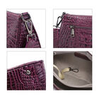 Schultertasche aus 100% echtem Leder mit Kroko-Prägung, Lila  image number 5
