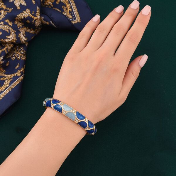 Emaille-Armreif mit halbmondf&ouml;rmigem Muster in Blau und Hellblau, verziert mit wei&szlig;en Kristallen, ca. 18,5 cm image number 3