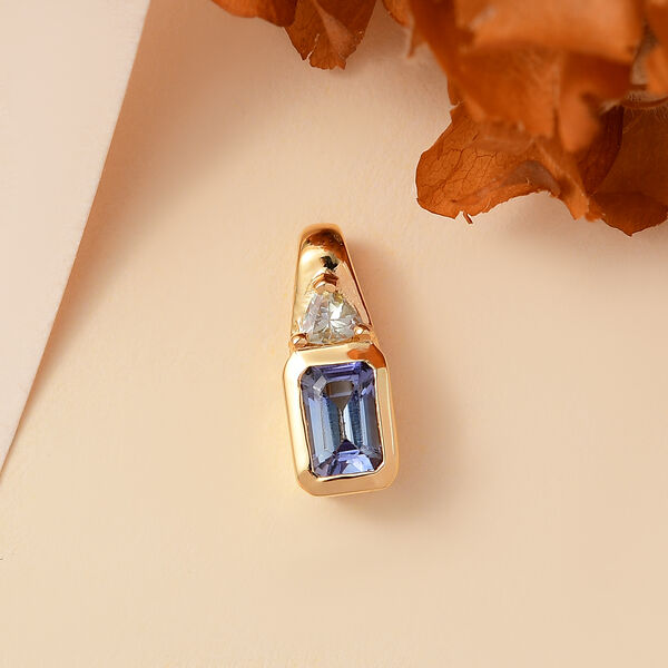 Pfau und gr&uuml;ner Tansanit Anh&auml;nger - 0,73 ct. image number 2