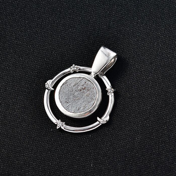 D'Joy Meteorit und Zirkon Anh&auml;nger - 13,34 ct.