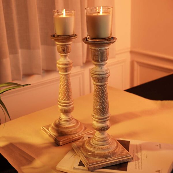Set aus 2 antiken geschnitzten Holzkerzenhaltern mit quadratischem St&auml;nder, 38cm, Beige image number 4