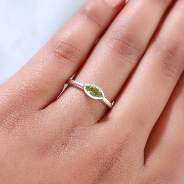 Nat&uuml;rlicher Peridot Solit&auml;r-Ring, 925 Silber  ca. 0,40 ct image number 3