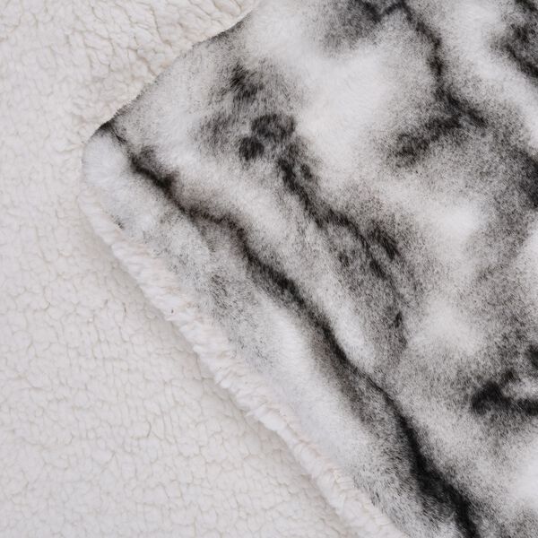 Serenity Night- wolkenweiche Kunstfell-Sherpa-Decke, Wei&szlig; image number 7