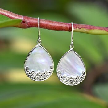 Royal Bali Kollektion- Perlmutt Anh&auml;nger und Ohrringe in 925 Silber