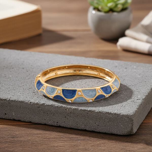 Emaille-Armreif mit halbmondf&ouml;rmigem Muster in Blau und Hellblau, verziert mit wei&szlig;en Kristallen, ca. 18,5 cm image number 2