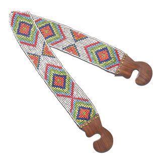 Handgefertigter, dehnbarer Perlengürtel mit Holzschnalle im Santa-Fe Stil, Rautenmuster, creme