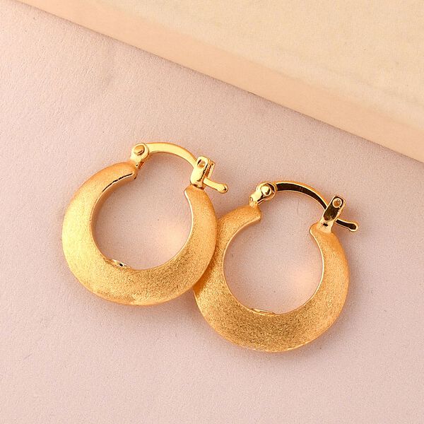 ILIANA Knife-Edge Creolen mit Sandstrahlgebl&auml;se, 750 Gelbgold image number 2