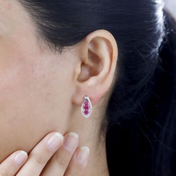 Afrikanischer Rubin (Fissure gef&uuml;llt), Wei&szlig;er Zirkon Ohrringe 925 Silber platiniert ca. 2,08 ct.