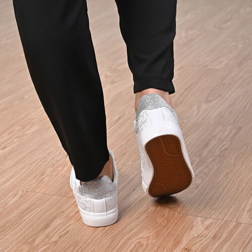 LA MAREY - Sneaker aus Kunstleder, Schlangenhautmuster, Größe 36, Weiß image number 1
