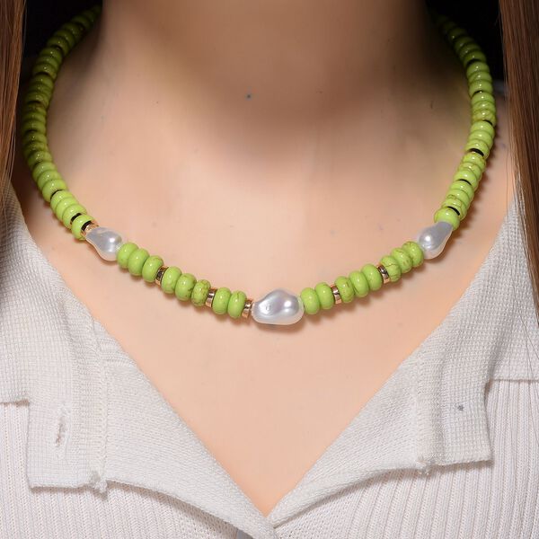 Wei&szlig;e Muschelkernperle, Gr&uuml;ner Howlit Halskette, ca. 50 cm + 5 cm Extender, goldfarben image number 2
