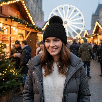 Strickm&uuml;tze mit Bommel, weiches Mischgewebe, Einheitsgr&ouml;&szlig;e, Schwarz