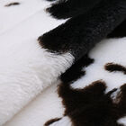 Luxus Kollektion - Superweiche Kunstfelldecke mit Sherpa Futter, Kuh-Muster, Größe 150x200 cm, Weiß und Dunkelbraun image number 4