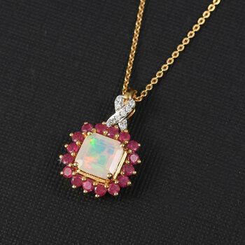 D'Joy Nat&uuml;rlicher, &auml;thiopischer Welo Opal, Niassa Rubin und Moissanit Anh&auml;nger mit 50cm Kette - 1,63 ct.