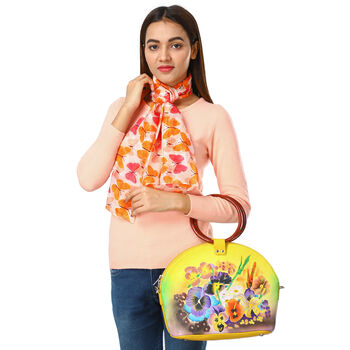 SUKRITI, Handbemalte 100% Leder Tasche mit Maulbeerseiden Schal, Blumenmuster, Senfgelb