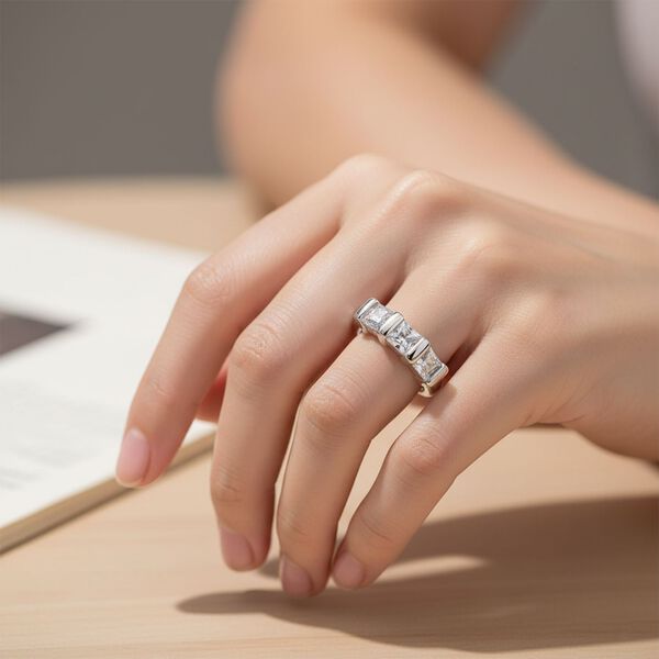 LUSTRO STELLA weißer Zirkonia Ring im Trilogie-Design image number 2