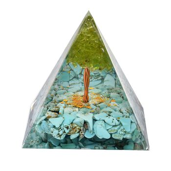 Edelstein Pyramide mit T&uuml;rkis und Peridot Lebensbaum, T&uuml;rkis