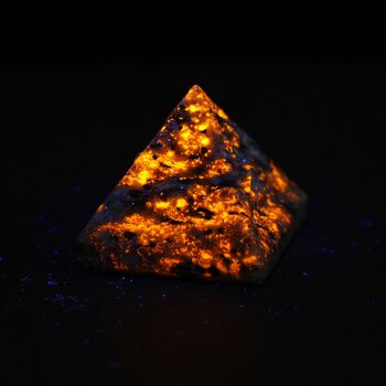 Gem Crystal Kollektion - Yooperlith Pyramide - 4,5 cm