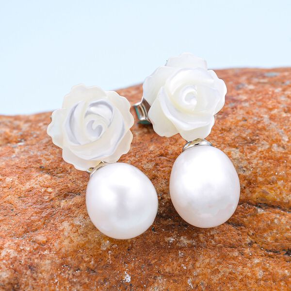 Jardin Kollektion - S&uuml;&szlig;wasserperlen und wei&szlig;e Perlmutt-Ohrringe image number 2