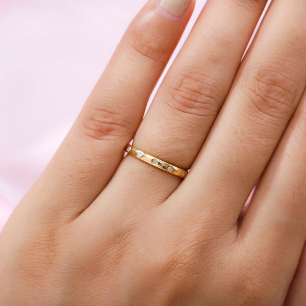 Schlichter, funkelnder Bandring in vergoldetem Silber image number 3