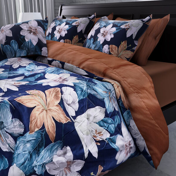 SERENITY NIGHT: 3er-Set - Seidensteppdecke und 2 Kissenbez&uuml;ge, Blumenmuster, Dunkelblau und Caffe Latte&nbsp; image number 4