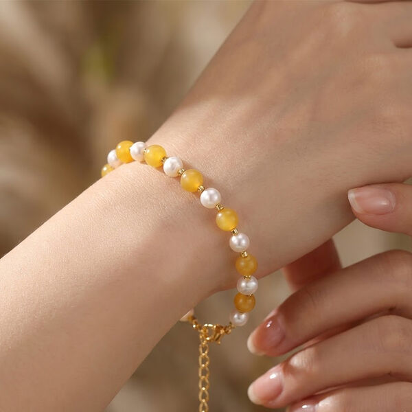 D'Joy Nat&uuml;rlicher Baltischer Bernstein, Wei&szlig;e S&uuml;&szlig;wasser Perle (4-5mm) Armband ca. 18 cm + 5 cm Extender, 925 Silber Vergoldet image number 2