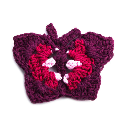 Handgefertigte Brosche mit Häkelarbeit Schmetterling Design, Violett image number 0