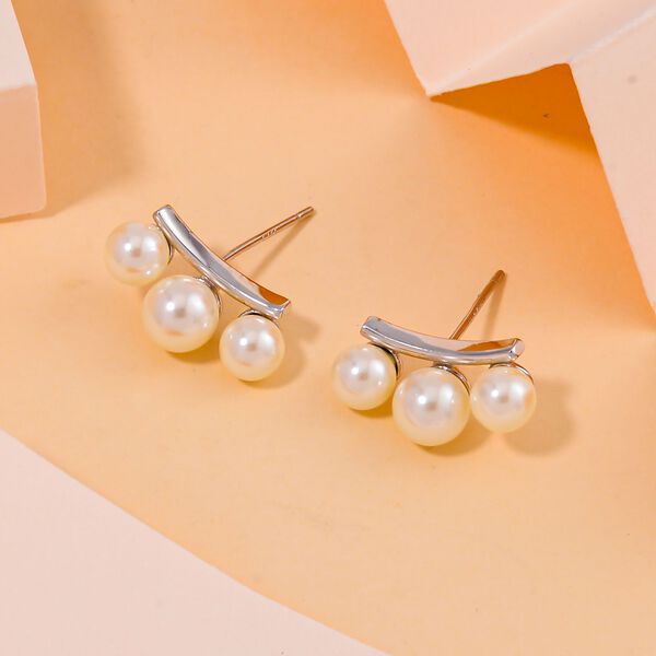 Wei&szlig;e Muschelkernperle-Ohrringe image number 2