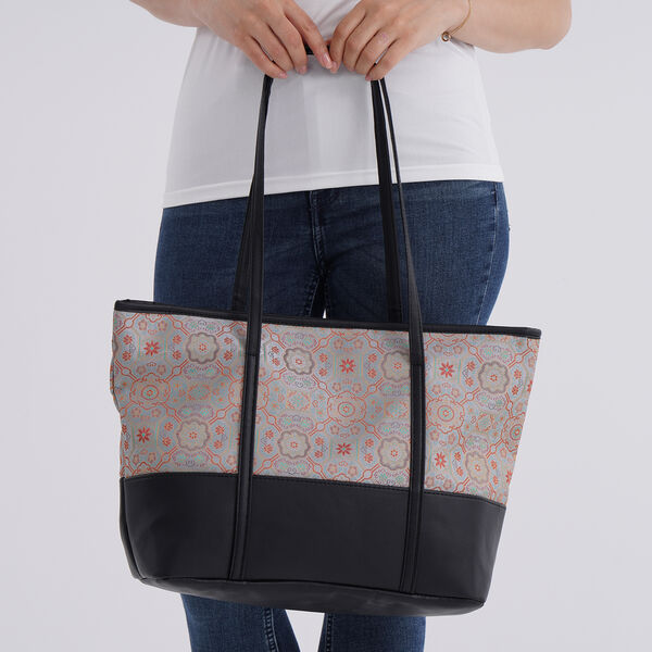 Maxikleid mit gesmokter Taille und Volantärmeln und Tragetasche mit Blumenmuster image number 8