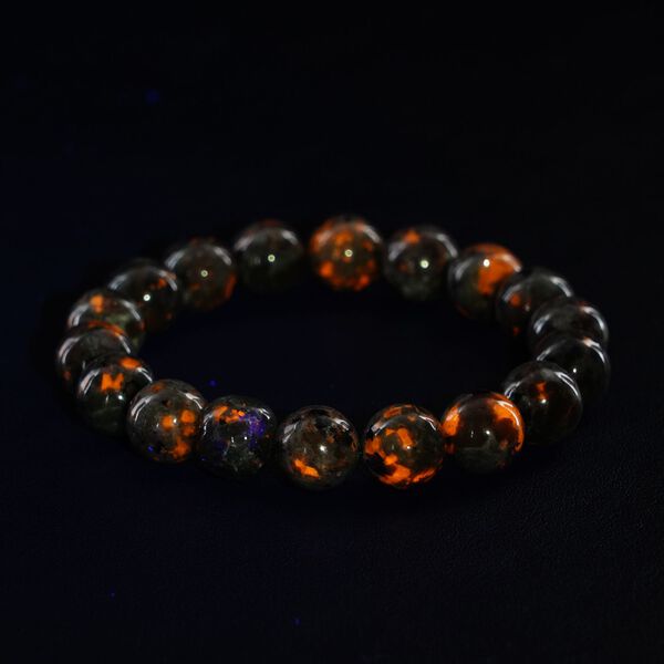 Nat&uuml;rliches, flexibles Yooperlith-Armband mit UV-Taschenlampe, 129,50 ct. image number 3