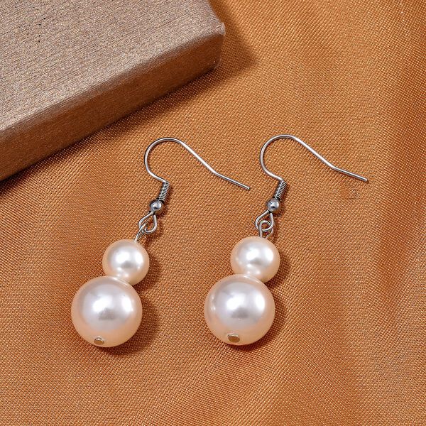Wei&szlig;e Muschelkernperle Ohrringe image number 2