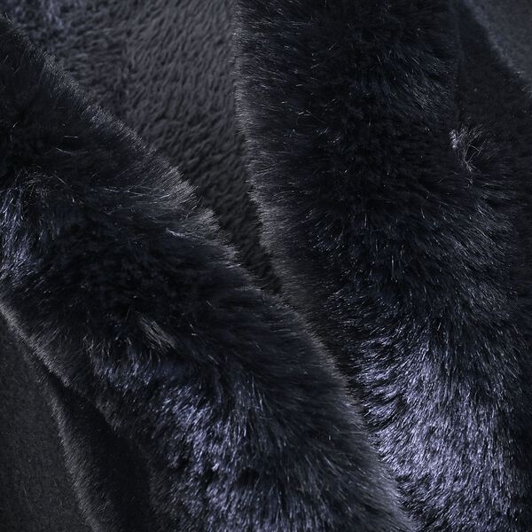 Winter- und Herbst-Poncho aus Kunstfell, Achwarz image number 5