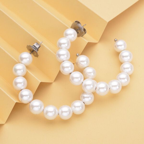 Wei&szlig;e Muschelkernperlen-Creolen, reiner Edelstahl image number 1