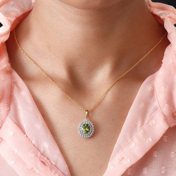 Nat&uuml;rlicher Peridot und Zirkon-Halo-Anh&auml;nger in Silber, 2,99 ct. image number 2