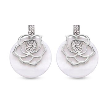 Wei&szlig;e Muschelkernperle und wei&szlig;e Kristall-Ohrringe