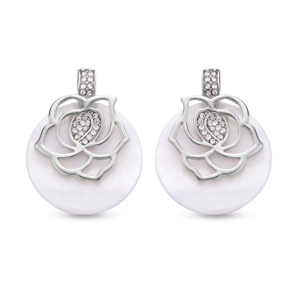 Wei&szlig;e Muschelkernperle und wei&szlig;e Kristall-Ohrringe