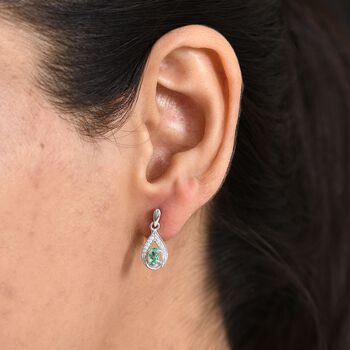 LUXURIANT AAA Labor kolumbianische Smaragd und Moissanit Ohrringe - 0,53 ct.