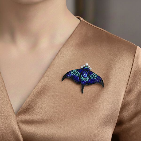 Kunststoff Perle, Mehrfarbiger Kristall Stachelrochen Brosche  Schwarz image number 3